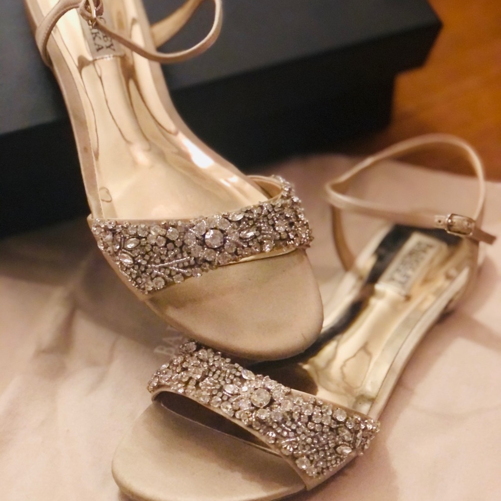 Badgley Mischka wedding flat sandals Size 8
